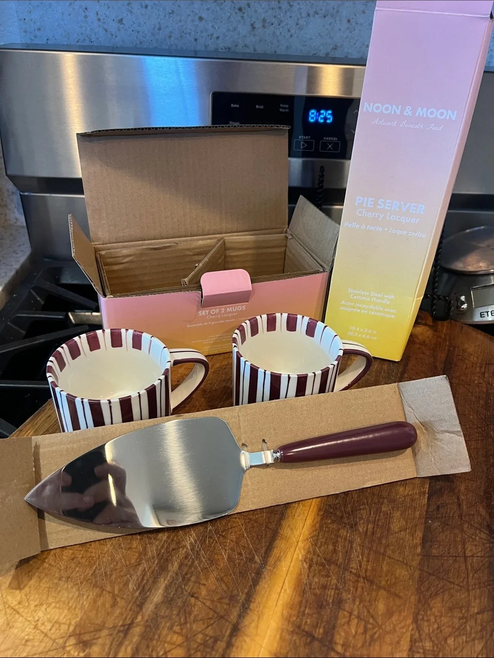 NIB Noon & Moon Cherry Lacquer Ceramic Mug Set (2) & Matching Pie Server